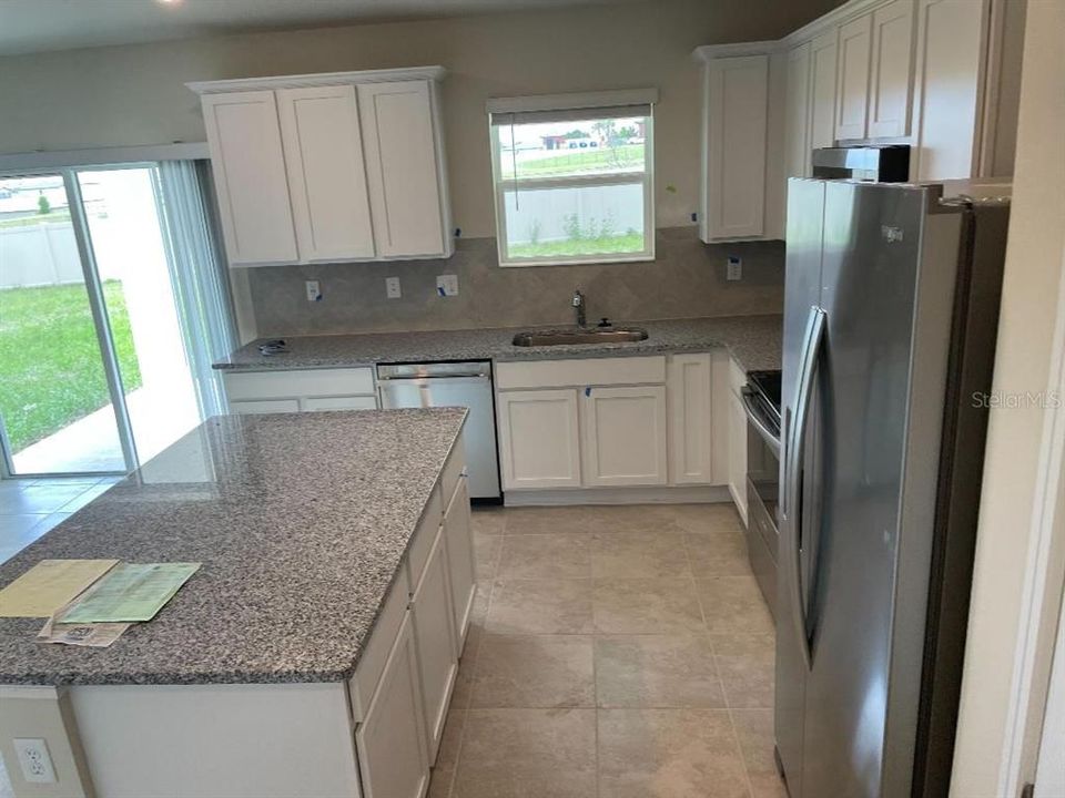 For Sale: $399,900 (5 beds, 3 baths, 2416 Square Feet)
