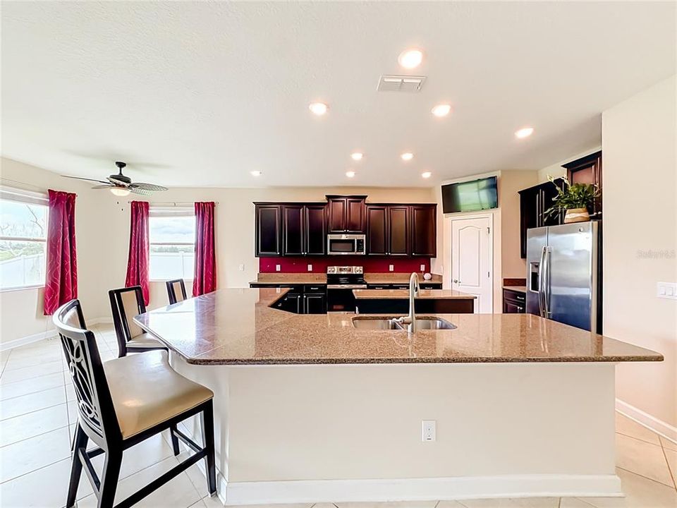 En Venta: $874,900 (6 camas, 4 baños, 4042 Pies cuadrados)