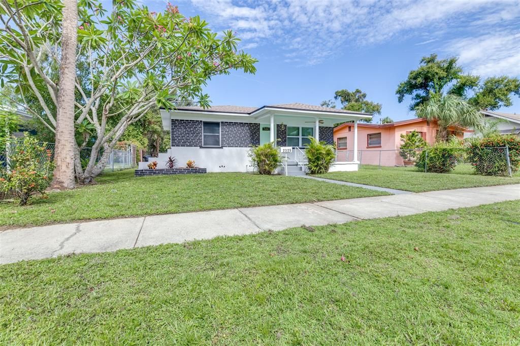 En Venta: $315,000 (3 camas, 2 baños, 1128 Pies cuadrados)