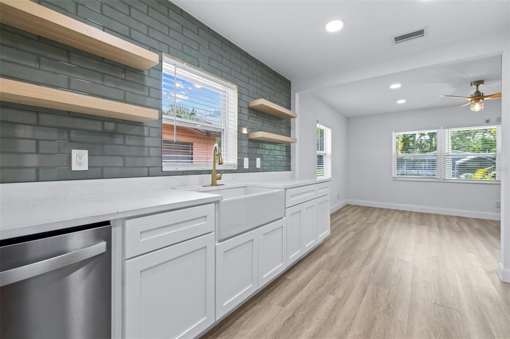 En Venta: $315,000 (3 camas, 2 baños, 1128 Pies cuadrados)