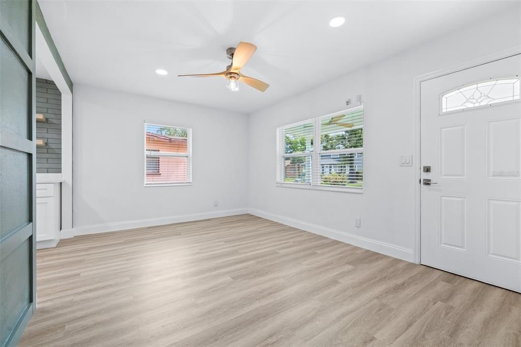 En Venta: $315,000 (3 camas, 2 baños, 1128 Pies cuadrados)