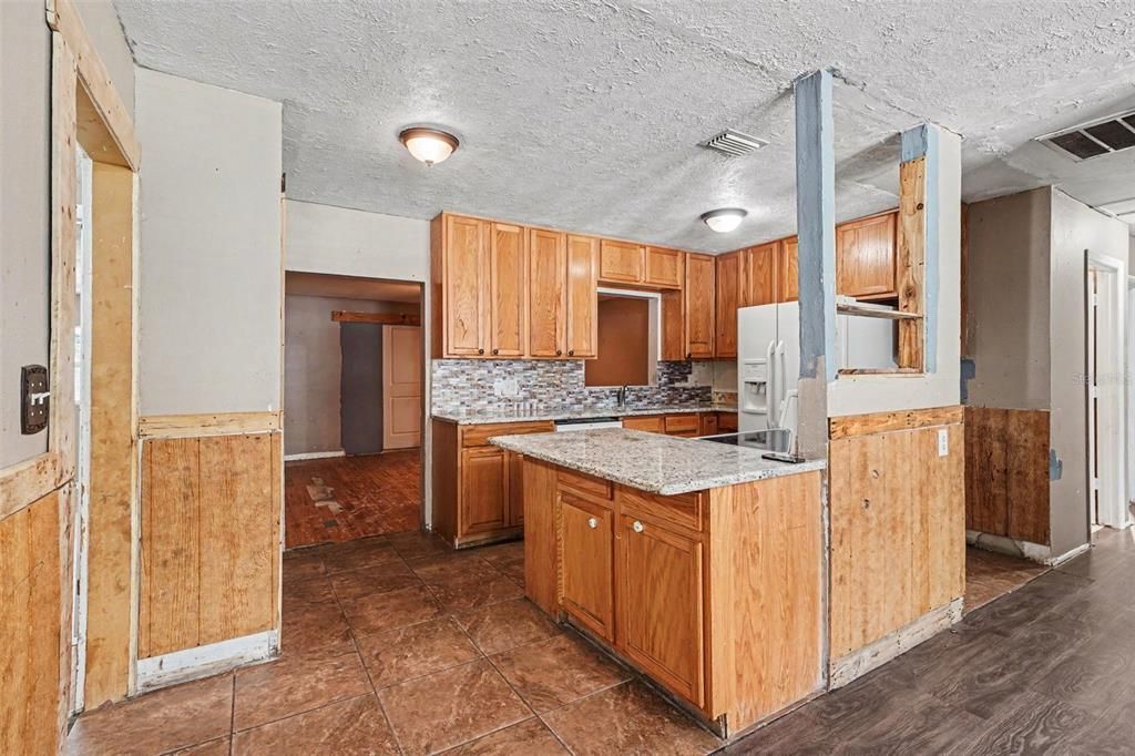For Sale: $200,000 (5 beds, 2 baths, 1748 Square Feet)