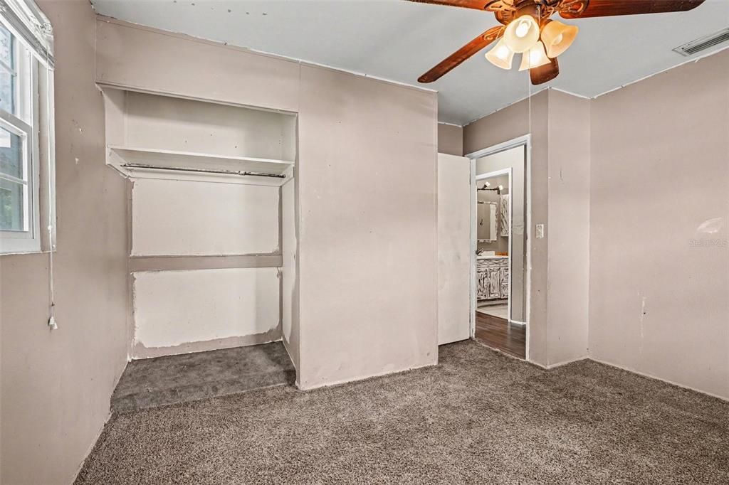 For Sale: $200,000 (5 beds, 2 baths, 1748 Square Feet)