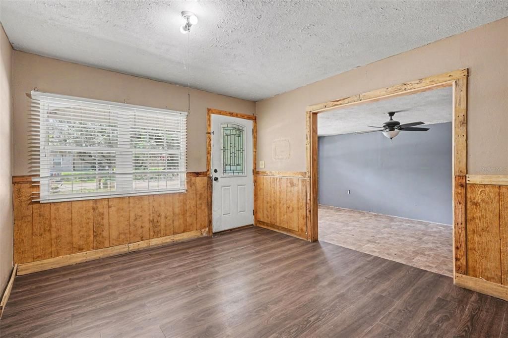 For Sale: $200,000 (5 beds, 2 baths, 1748 Square Feet)
