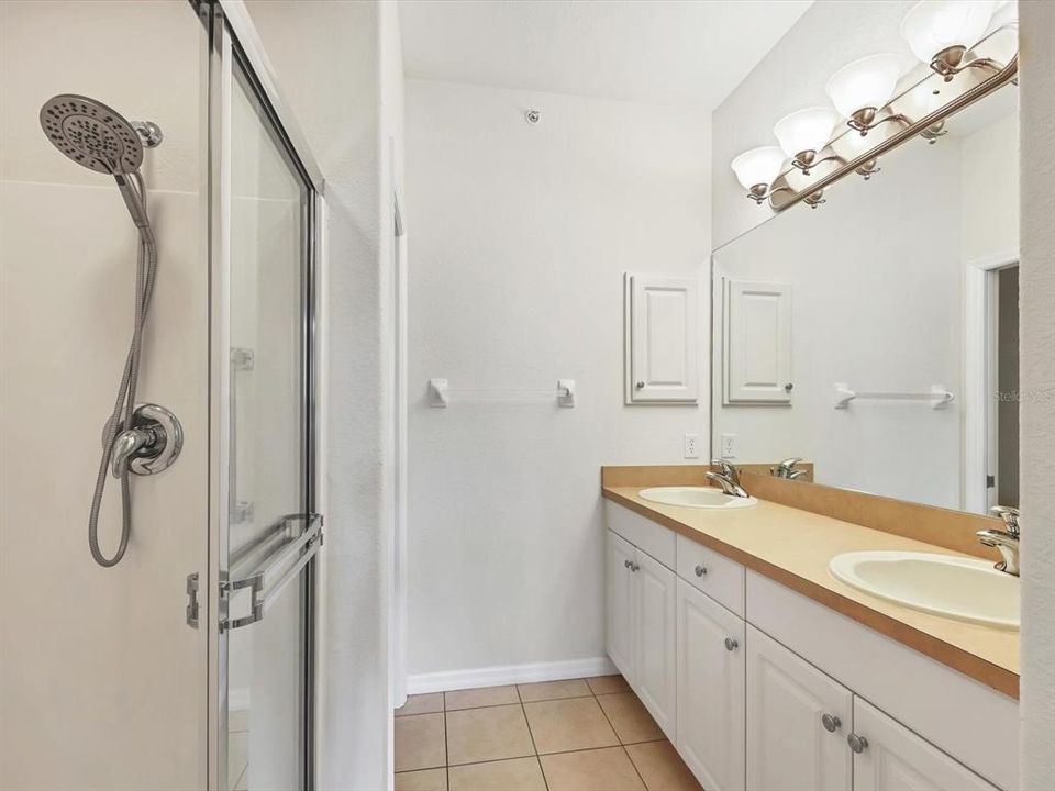 For Rent: $2,350 (3 beds, 2 baths, 1467 Square Feet)