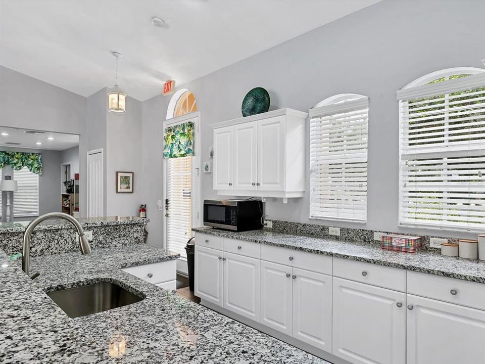 For Rent: $2,350 (3 beds, 2 baths, 1467 Square Feet)