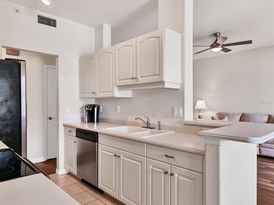 For Rent: $2,350 (3 beds, 2 baths, 1467 Square Feet)