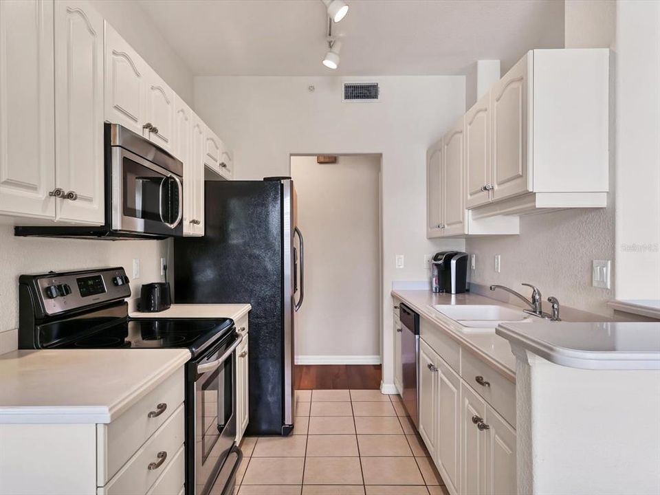 For Rent: $2,350 (3 beds, 2 baths, 1467 Square Feet)