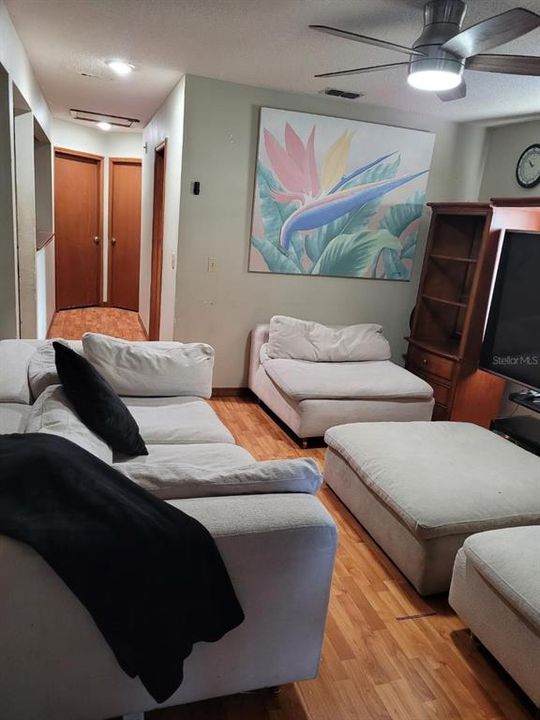На продажу: $450,000 (5 спален, 2 ванн, 2207 Квадратных фут)
