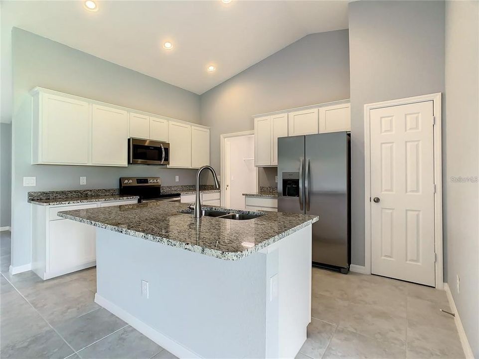 For Rent: $2,300 (4 beds, 2 baths, 1825 Square Feet)