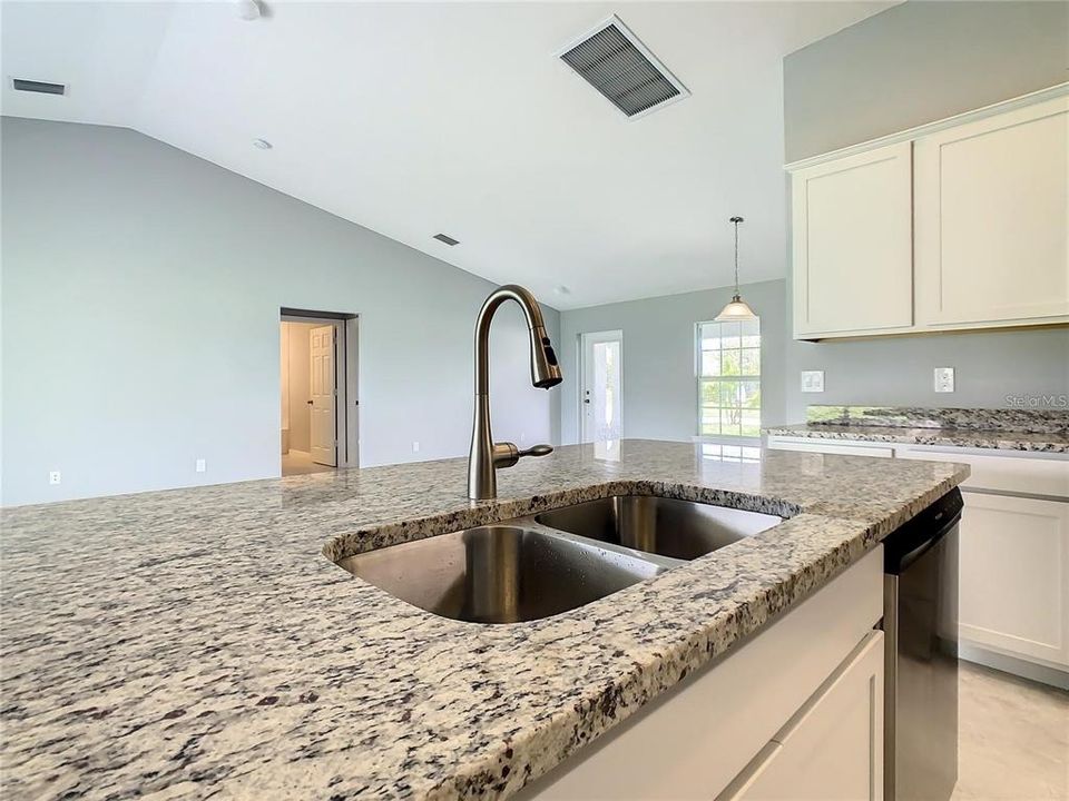 For Rent: $2,300 (4 beds, 2 baths, 1825 Square Feet)