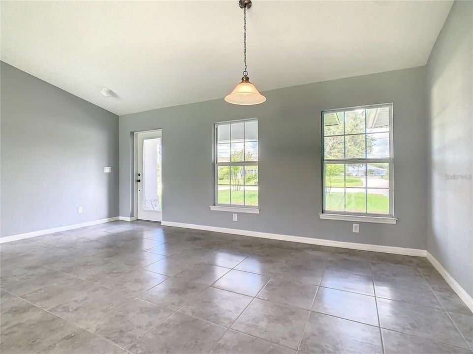 For Rent: $2,300 (4 beds, 2 baths, 1825 Square Feet)