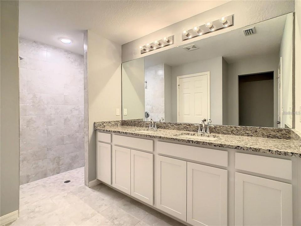 For Rent: $2,300 (4 beds, 2 baths, 1825 Square Feet)