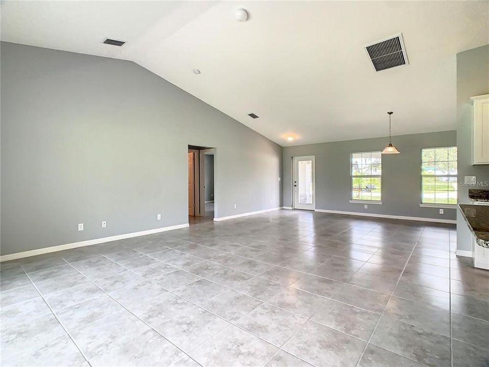 For Rent: $2,300 (4 beds, 2 baths, 1825 Square Feet)