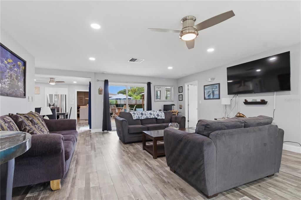 For Rent: $2,995 (3 beds, 3 baths, 1884 Square Feet)