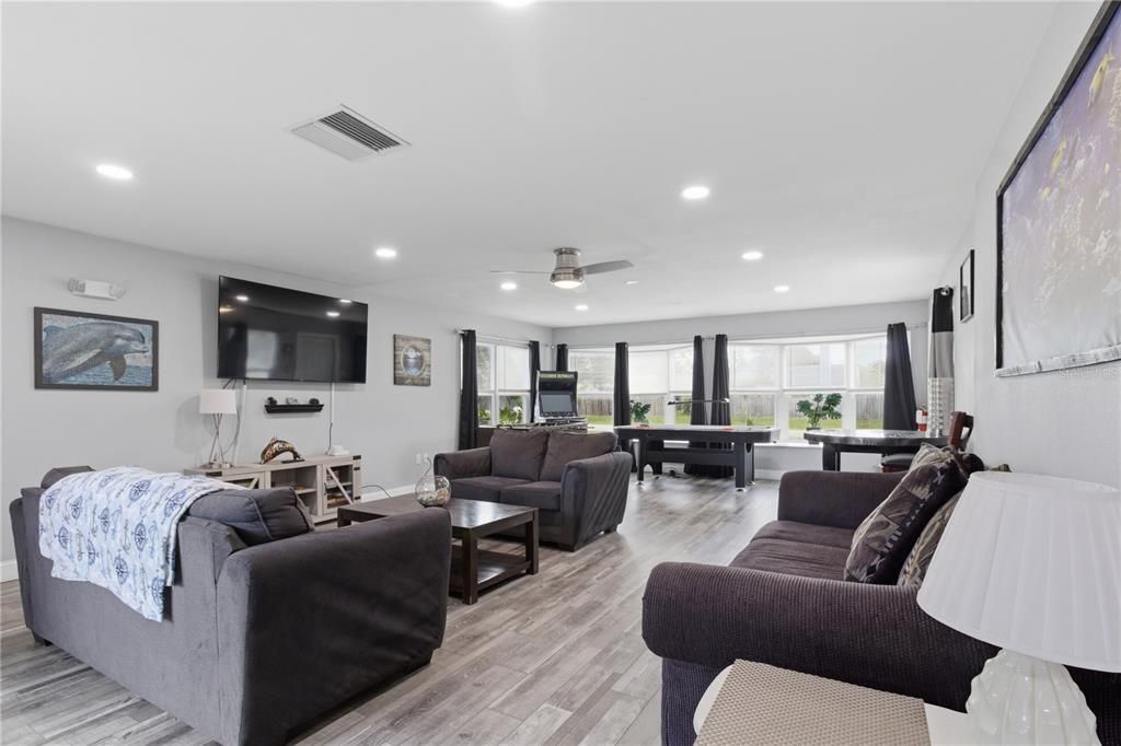 For Rent: $2,995 (3 beds, 3 baths, 1884 Square Feet)