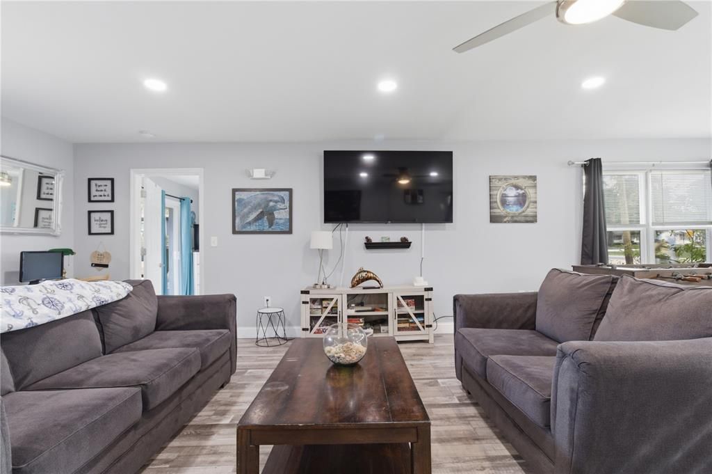 For Rent: $2,995 (3 beds, 3 baths, 1884 Square Feet)