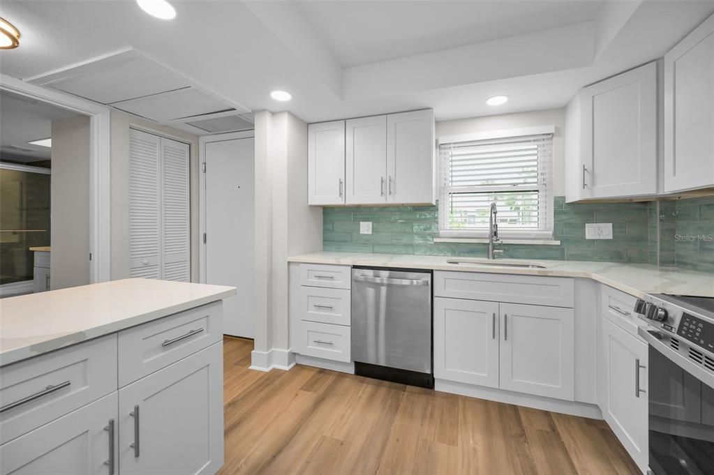 For Sale: $105,000 (1 beds, 1 baths, 760 Square Feet)