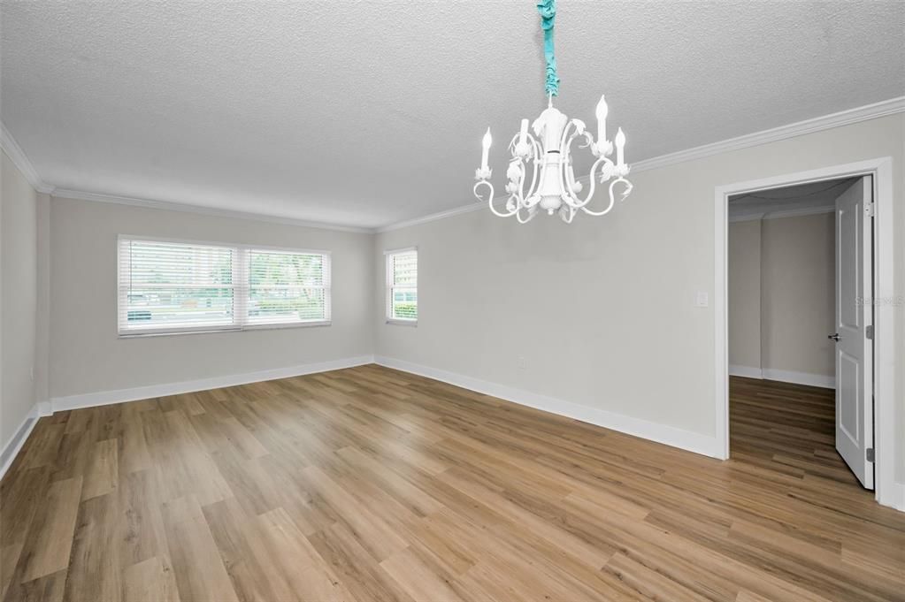 For Sale: $105,000 (1 beds, 1 baths, 760 Square Feet)