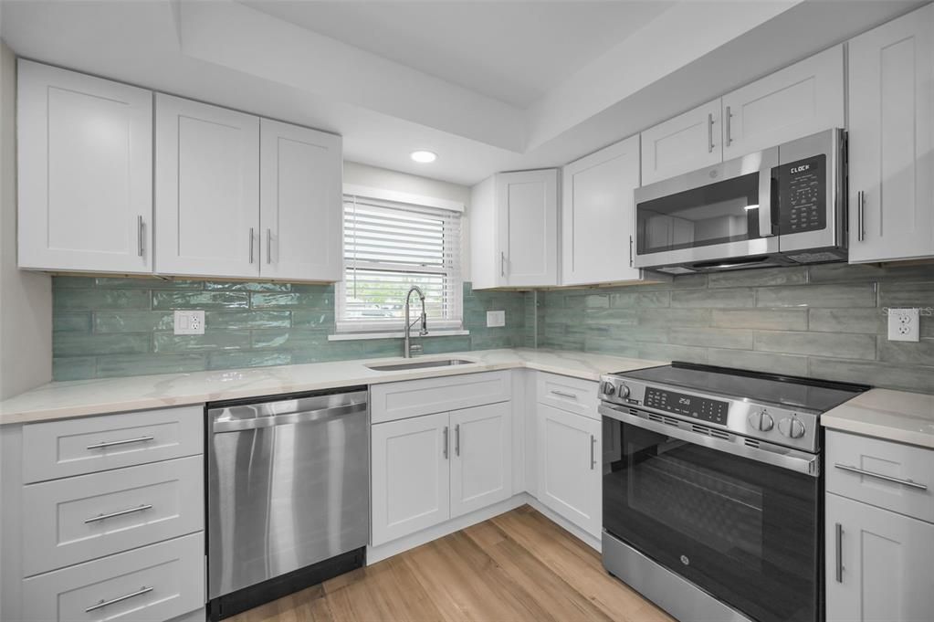 For Sale: $105,000 (1 beds, 1 baths, 760 Square Feet)