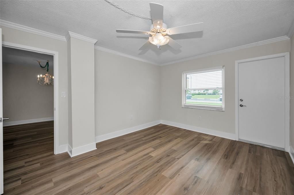 For Sale: $105,000 (1 beds, 1 baths, 760 Square Feet)