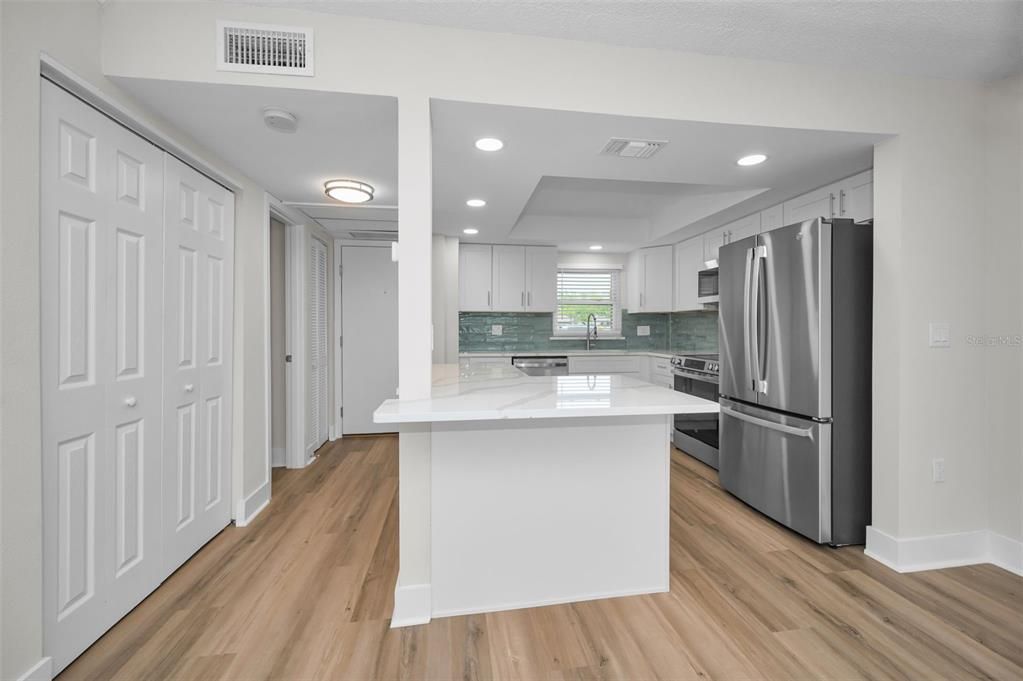 For Sale: $105,000 (1 beds, 1 baths, 760 Square Feet)