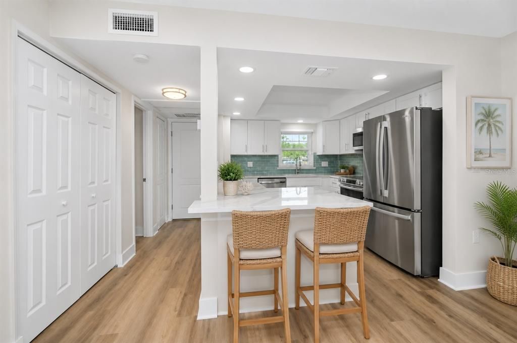 For Sale: $105,000 (1 beds, 1 baths, 760 Square Feet)