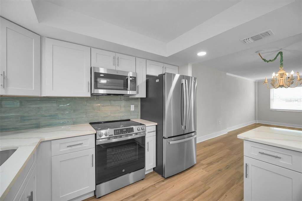 For Sale: $105,000 (1 beds, 1 baths, 760 Square Feet)