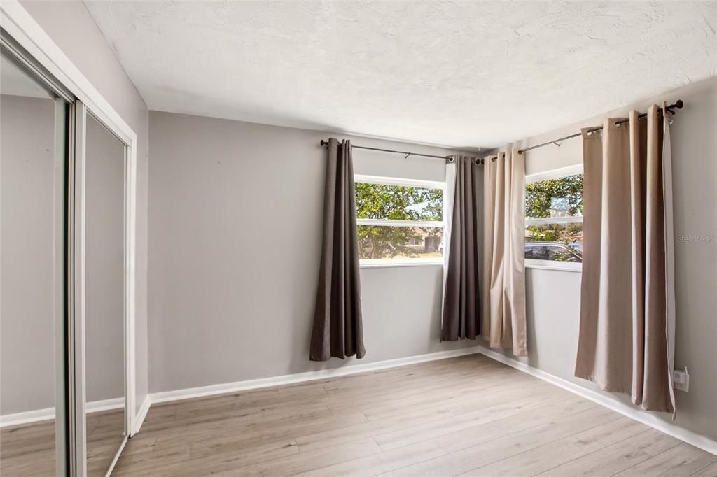 Active With Contract: $347,500 (2 beds, 2 baths, 1460 Square Feet)