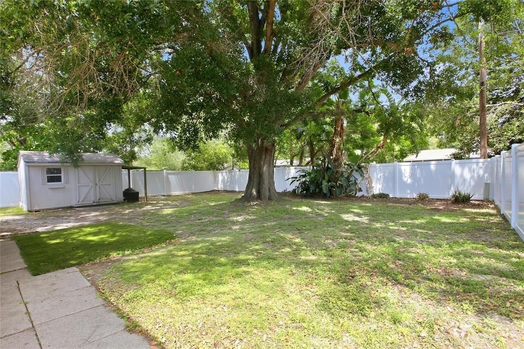 Active With Contract: $347,500 (2 beds, 2 baths, 1460 Square Feet)