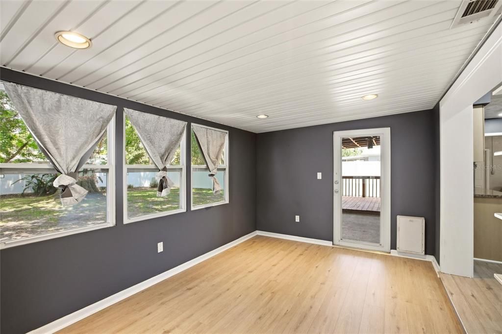 Active With Contract: $347,500 (2 beds, 2 baths, 1460 Square Feet)