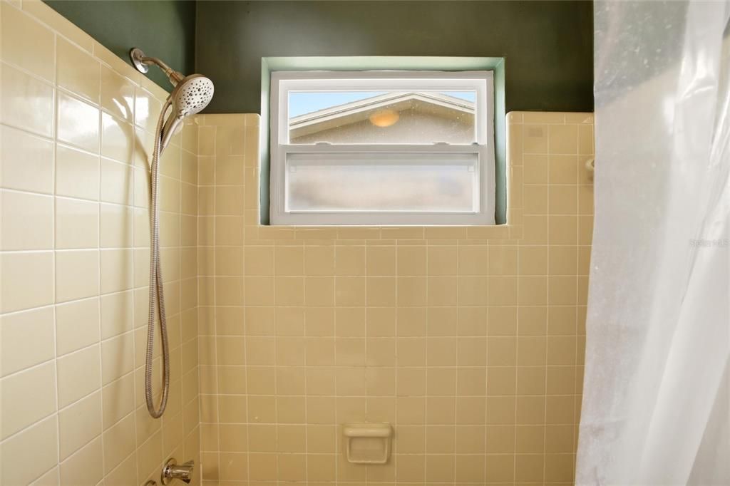 Active With Contract: $347,500 (2 beds, 2 baths, 1460 Square Feet)