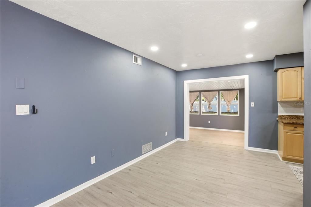 Active With Contract: $347,500 (2 beds, 2 baths, 1460 Square Feet)
