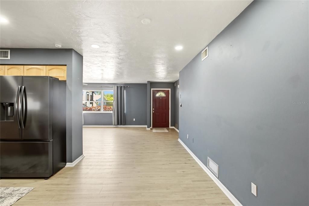Active With Contract: $347,500 (2 beds, 2 baths, 1460 Square Feet)