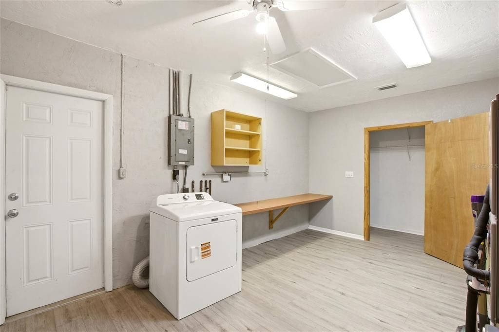 Active With Contract: $347,500 (2 beds, 2 baths, 1460 Square Feet)