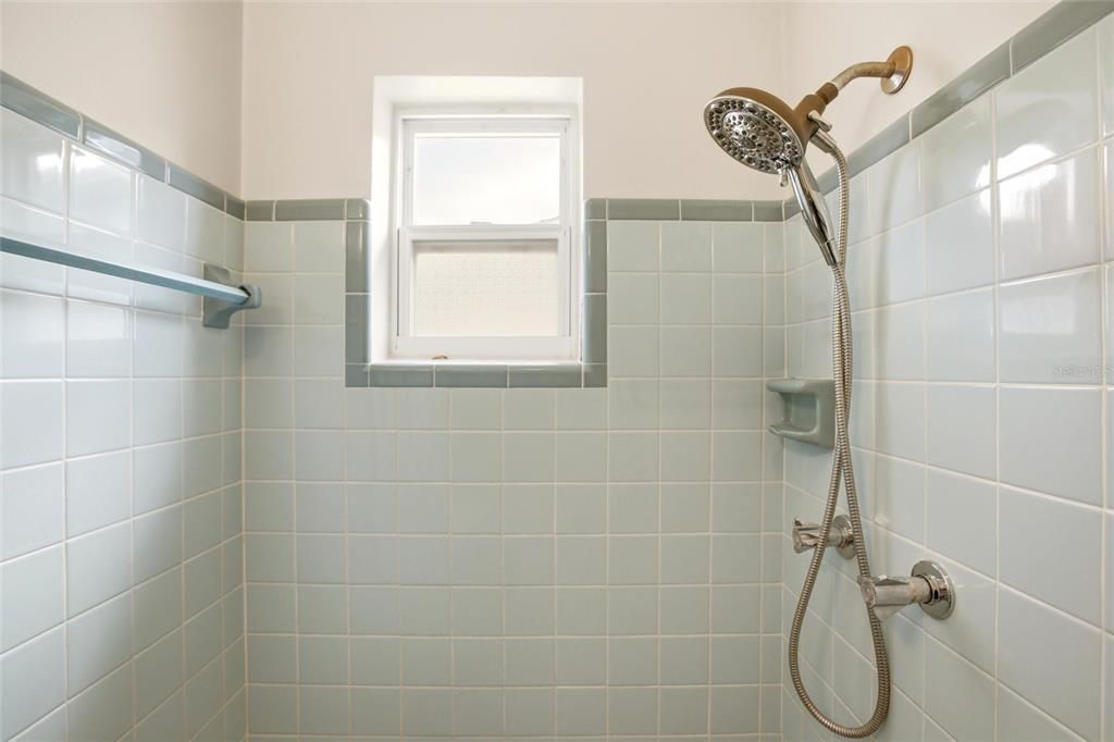 Active With Contract: $347,500 (2 beds, 2 baths, 1460 Square Feet)