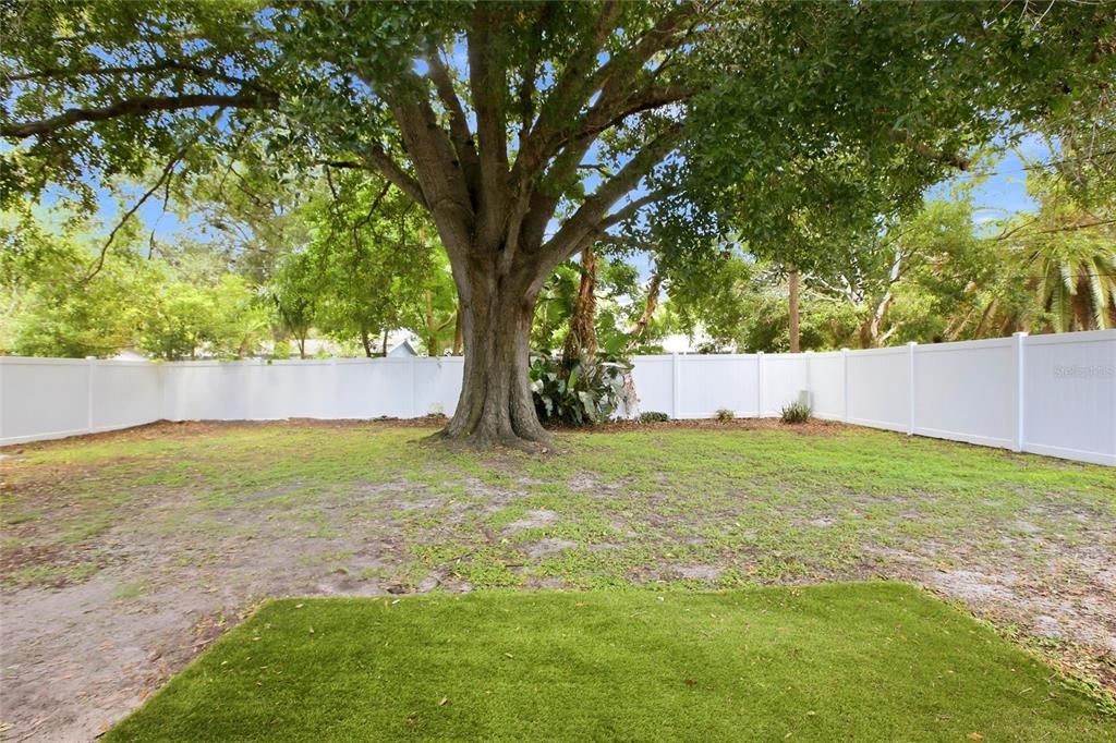 Active With Contract: $347,500 (2 beds, 2 baths, 1460 Square Feet)