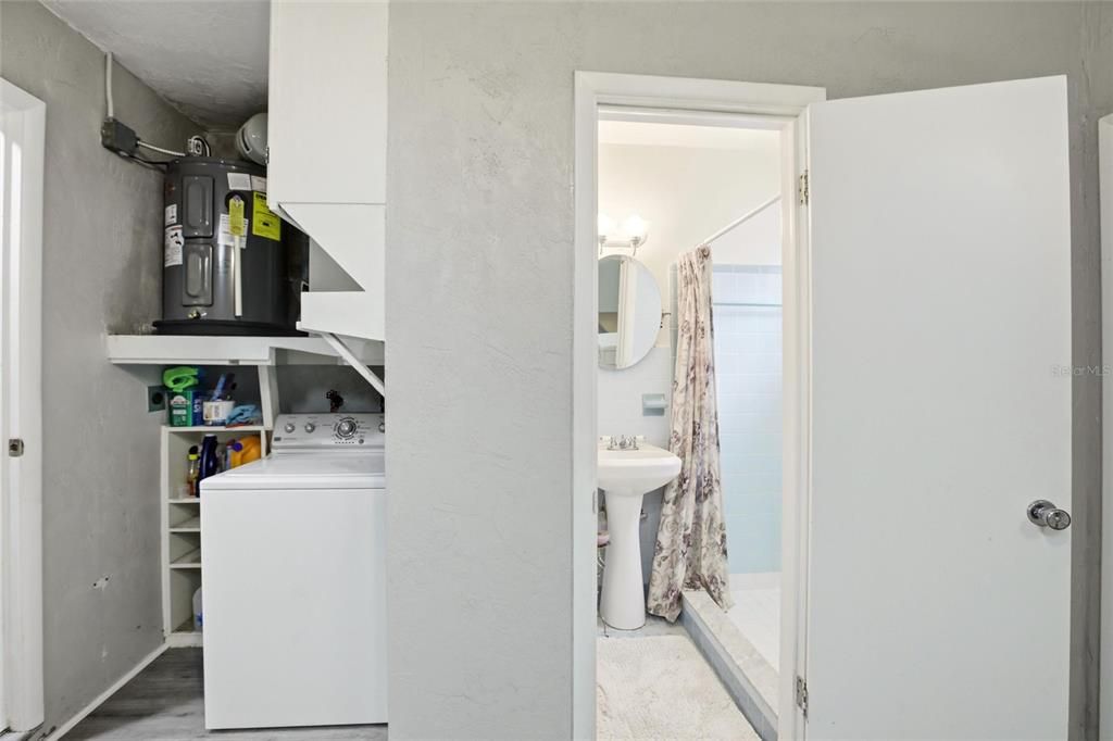 Active With Contract: $347,500 (2 beds, 2 baths, 1460 Square Feet)