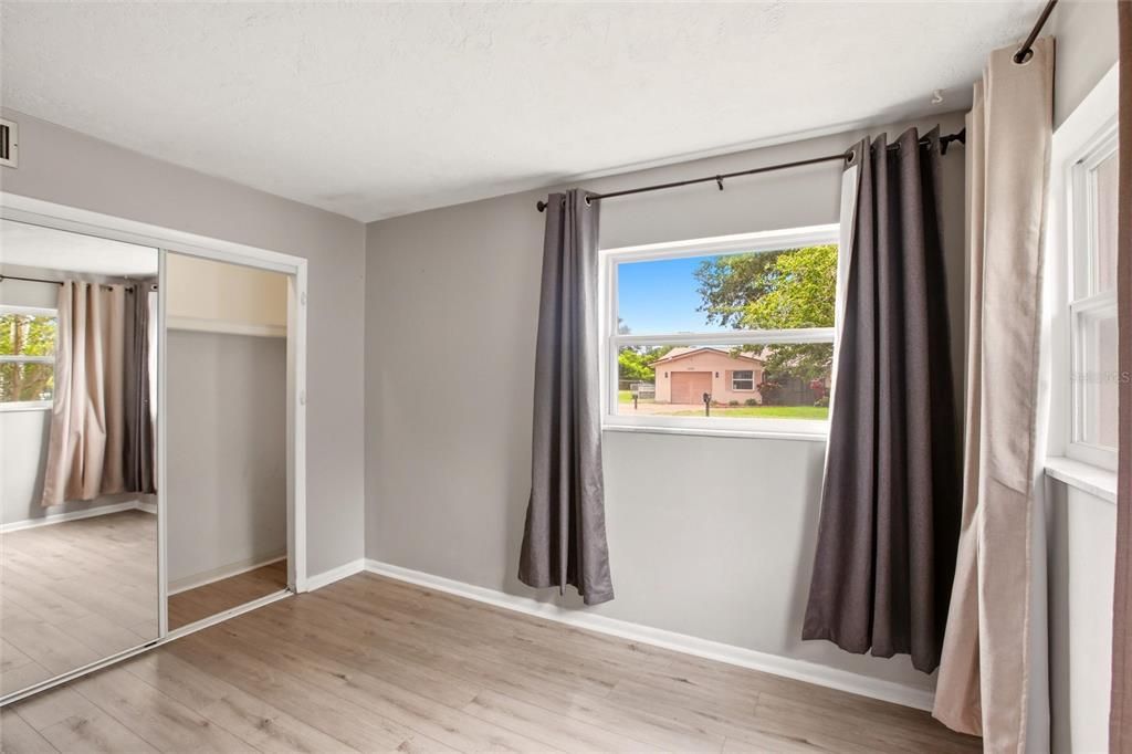 Active With Contract: $347,500 (2 beds, 2 baths, 1460 Square Feet)