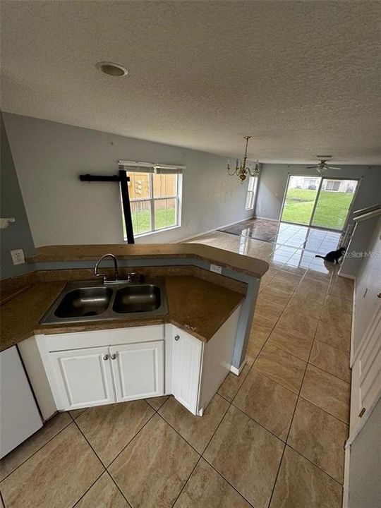 В аренду: $2,550 (3 спален, 2 ванн, 1477 Квадратных фут)