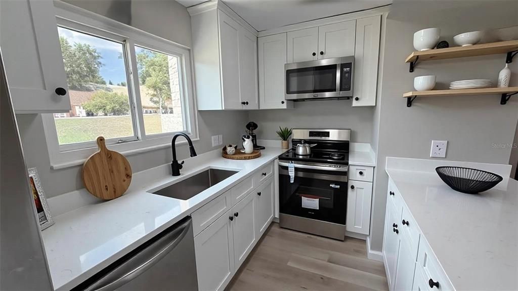 На продажу: $249,900 (2 спален, 1 ванн, 1302 Квадратных фут)