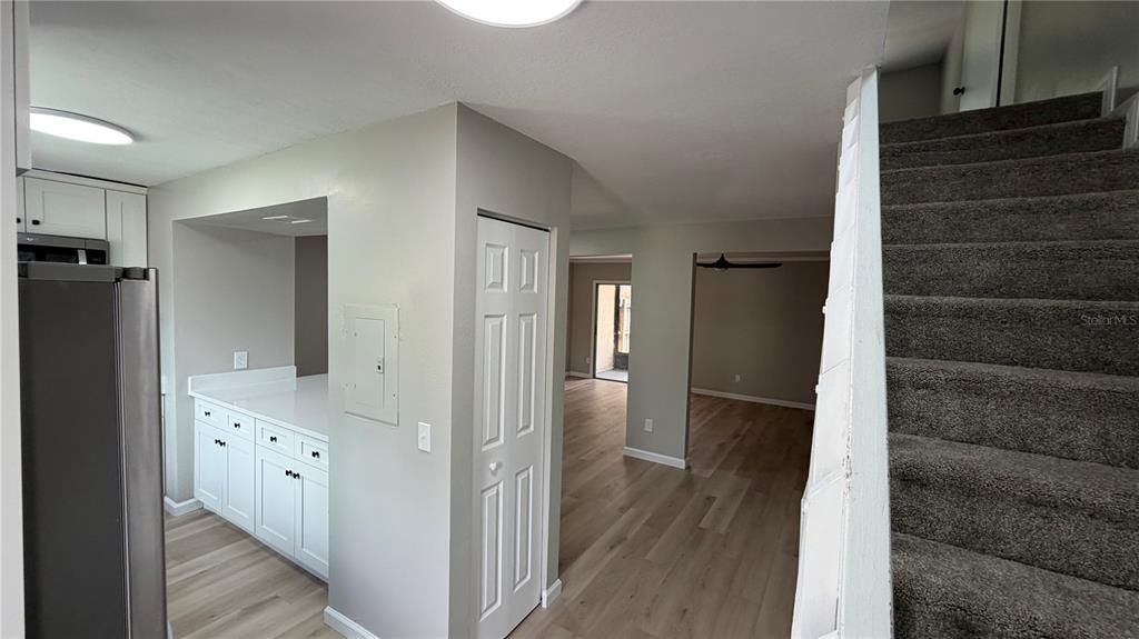На продажу: $249,900 (2 спален, 1 ванн, 1302 Квадратных фут)
