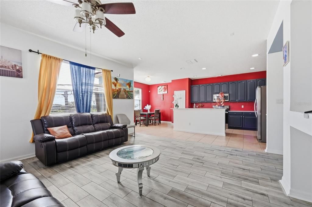 En Venta: $379,000 (3 camas, 2 baños, 2014 Pies cuadrados)