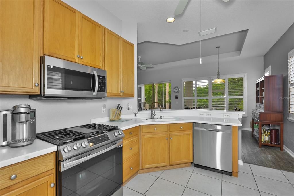 For Sale: $290,000 (2 beds, 2 baths, 1412 Square Feet)