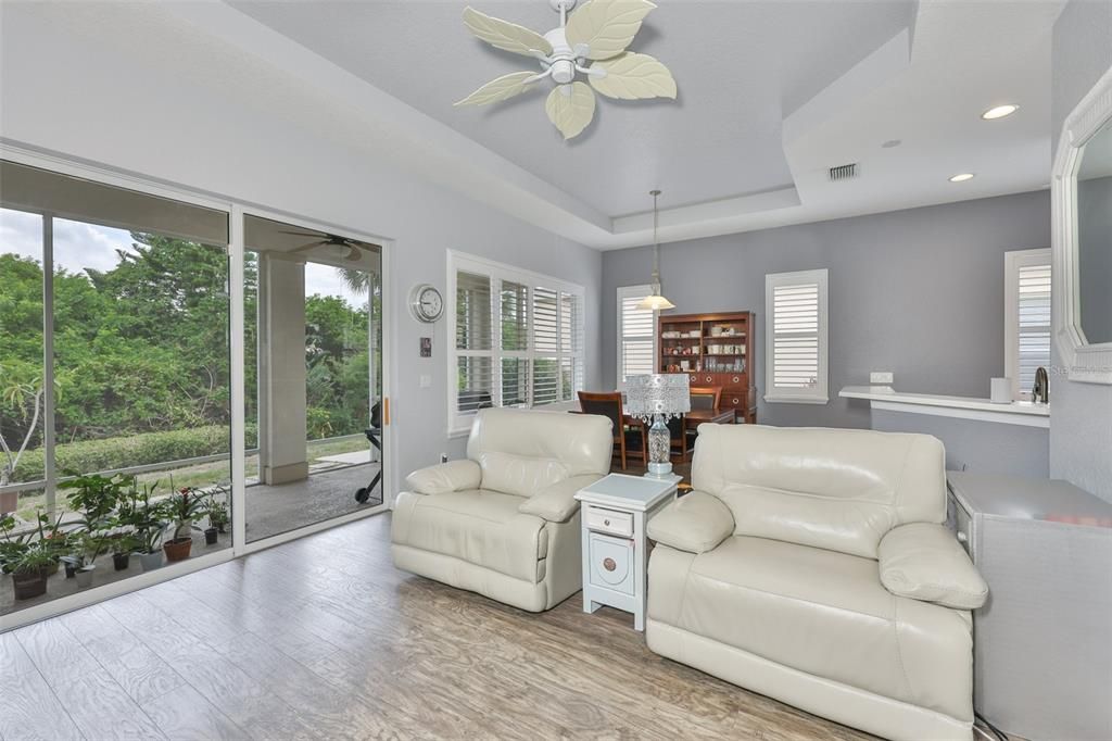 For Sale: $290,000 (2 beds, 2 baths, 1412 Square Feet)