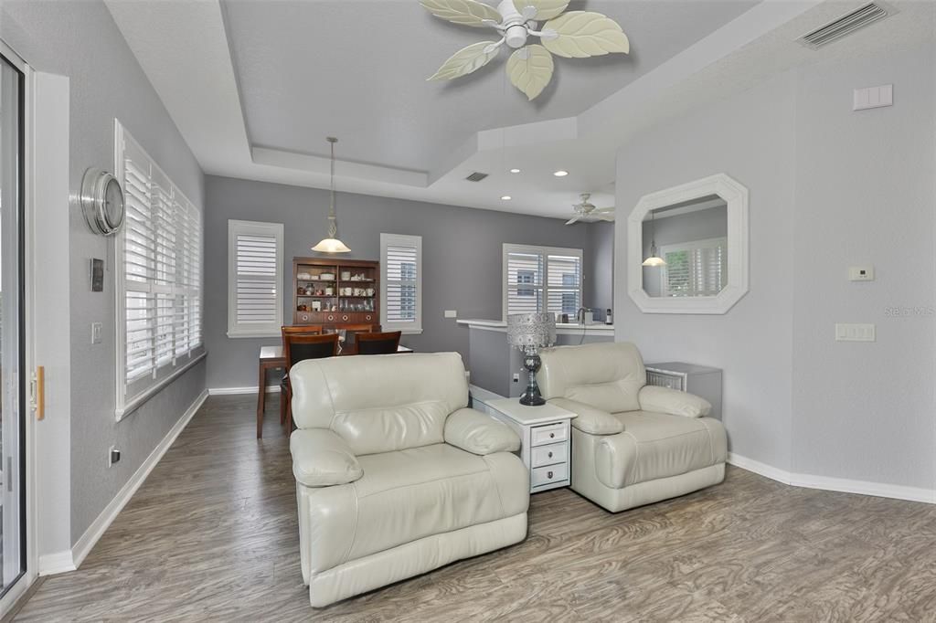 For Sale: $290,000 (2 beds, 2 baths, 1412 Square Feet)