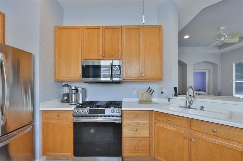 For Sale: $290,000 (2 beds, 2 baths, 1412 Square Feet)