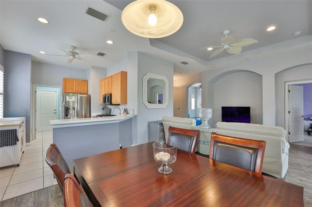 For Sale: $290,000 (2 beds, 2 baths, 1412 Square Feet)