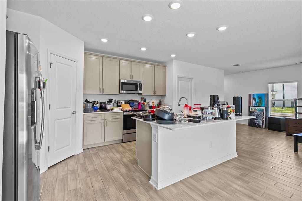 For Sale: $345,000 (4 beds, 2 baths, 1874 Square Feet)