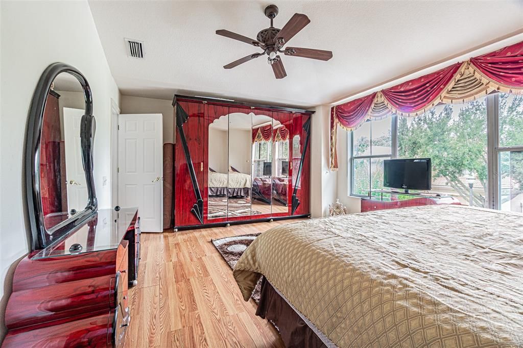 For Sale: $365,000 (2 beds, 2 baths, 1731 Square Feet)